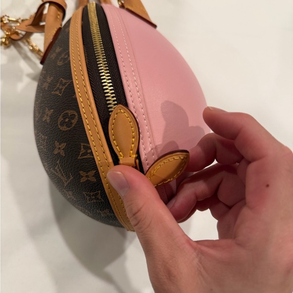 Louis Vuitton Egg Handbag - Picture 5 of 8